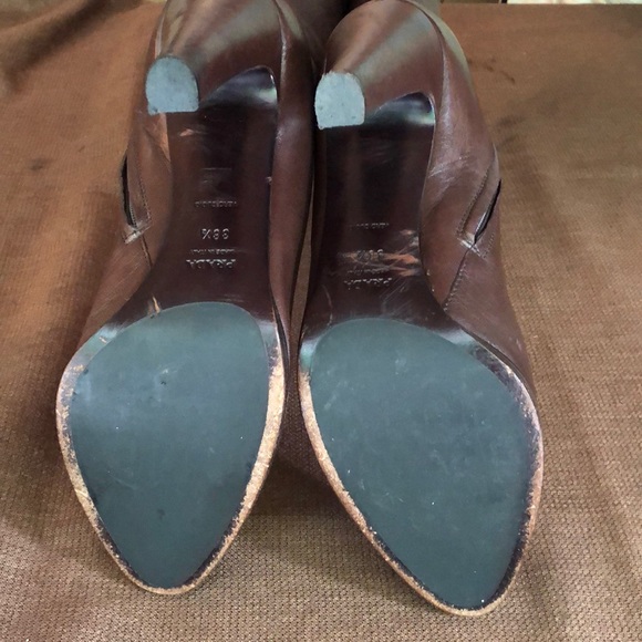 Prada knee-high brown Italian leather boots. - Picture 5 of 6